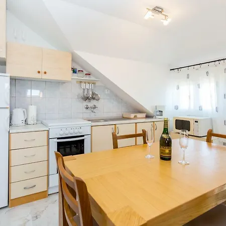 Bellevue Apartment Split